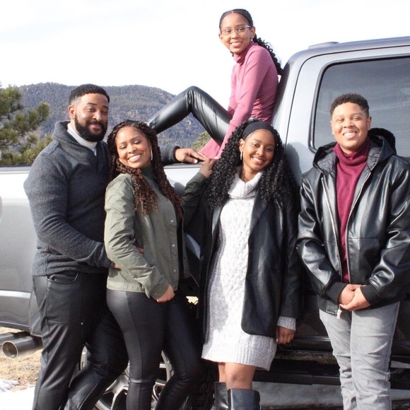 Meet your Posher, Chandra - Picture 2 of 4